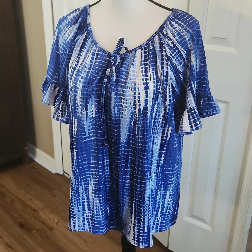 Tamera, Women's Top,  Excellent condition,  Size Large,  Blue, white - Picture 2 of 9